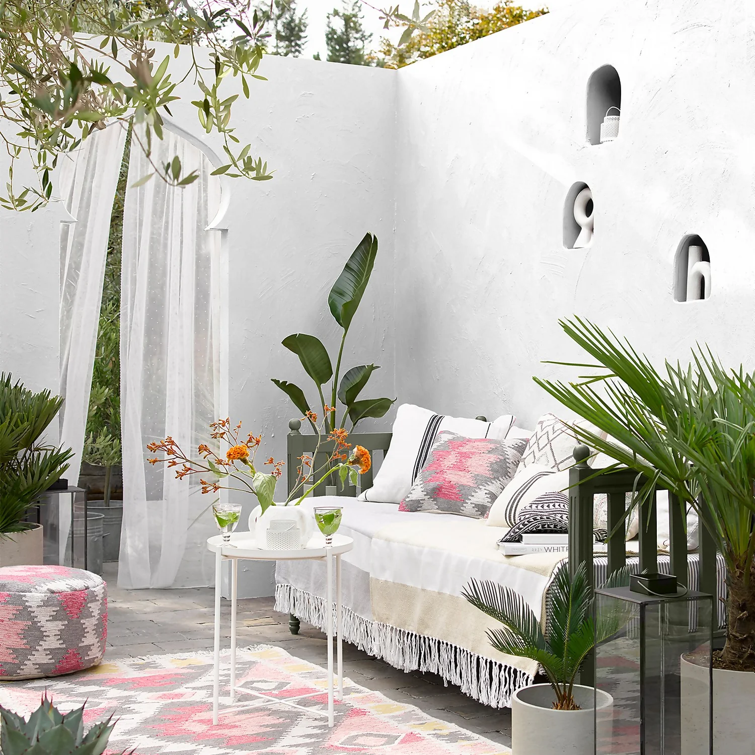 Sandtex® Ultra Smooth Masonry Paint Pure Brilliant White - 10L 3 Sandtex® Ultra Smooth Masonry Paint Pure Brilliant White - 10L - Image 3