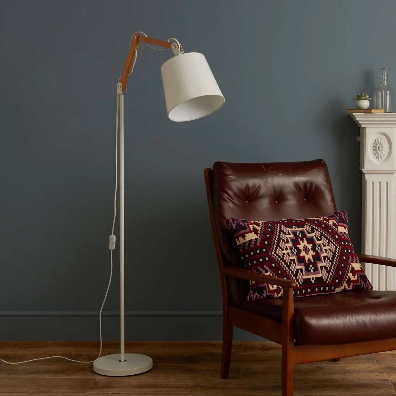 Caleb Floor Lamp - White 3 Caleb Floor Lamp - White - Image 3