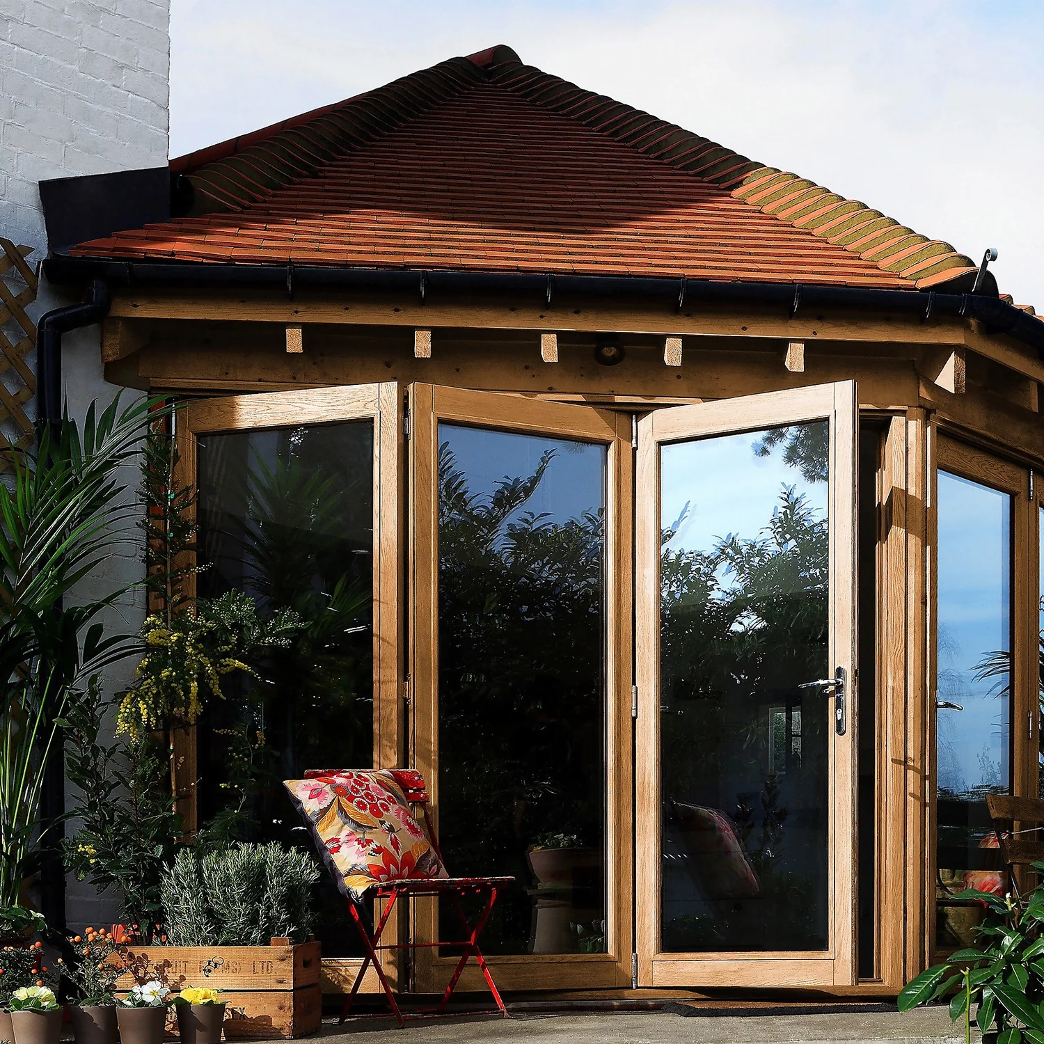 Sadolin Extra Durable Woodstain Light Oak - 2.5L 4 Sadolin Extra Durable Woodstain Light Oak - 2.5L - Image 4