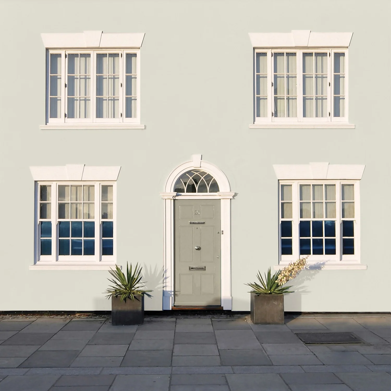 Sandtex® Textured Masonry Paint Chalk Hill - 5L 6 Sandtex® Textured Masonry Paint Chalk Hill - 5L - Image 6