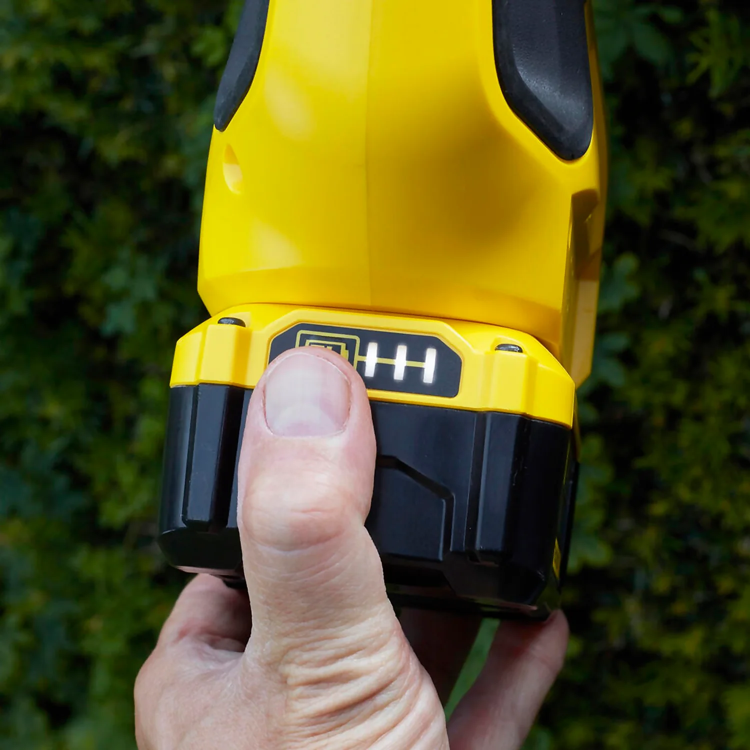 STANLEY FATMAX V20 18V Cordless Pole Hedge Trimmer 45cm (Sfmcph845M1-Gb) 8 STANLEY FATMAX V20 18V Cordless Pole Hedge Trimmer 45cm (Sfmcph845M1-Gb) - Image 8