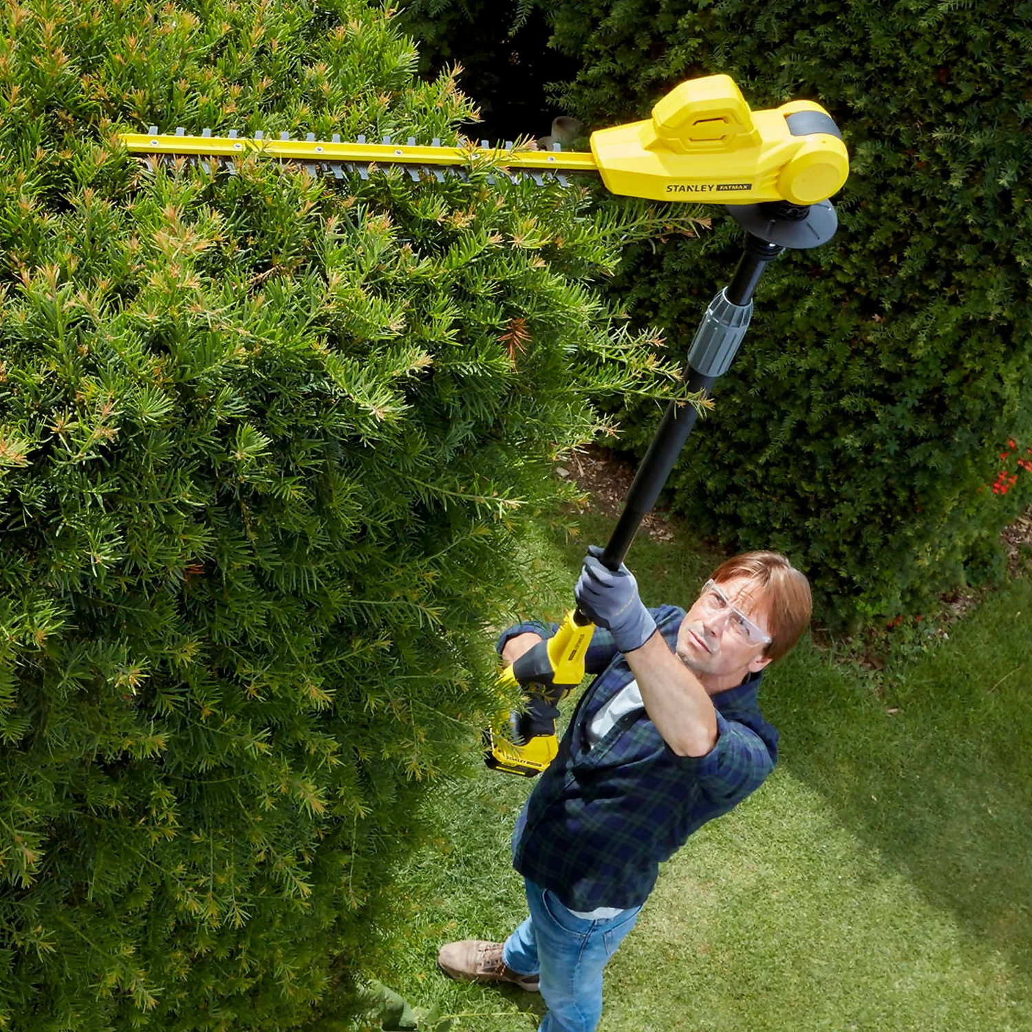 STANLEY FATMAX V20 18V Cordless Pole Hedge Trimmer 45cm (Sfmcph845M1-Gb) 3 STANLEY FATMAX V20 18V Cordless Pole Hedge Trimmer 45cm (Sfmcph845M1-Gb) - Image 3