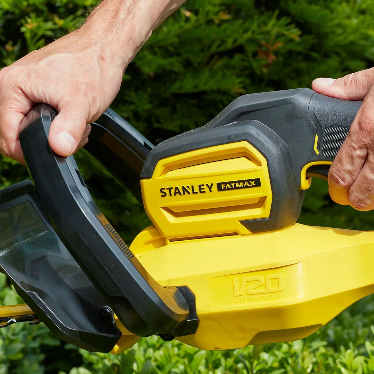 STANLEY FATMAX V20 18V Cordless Hedge Trimmer 55cm (Sfmcht855M1-Gb) 5 STANLEY FATMAX V20 18V Cordless Hedge Trimmer 55cm (Sfmcht855M1-Gb) - Image 5