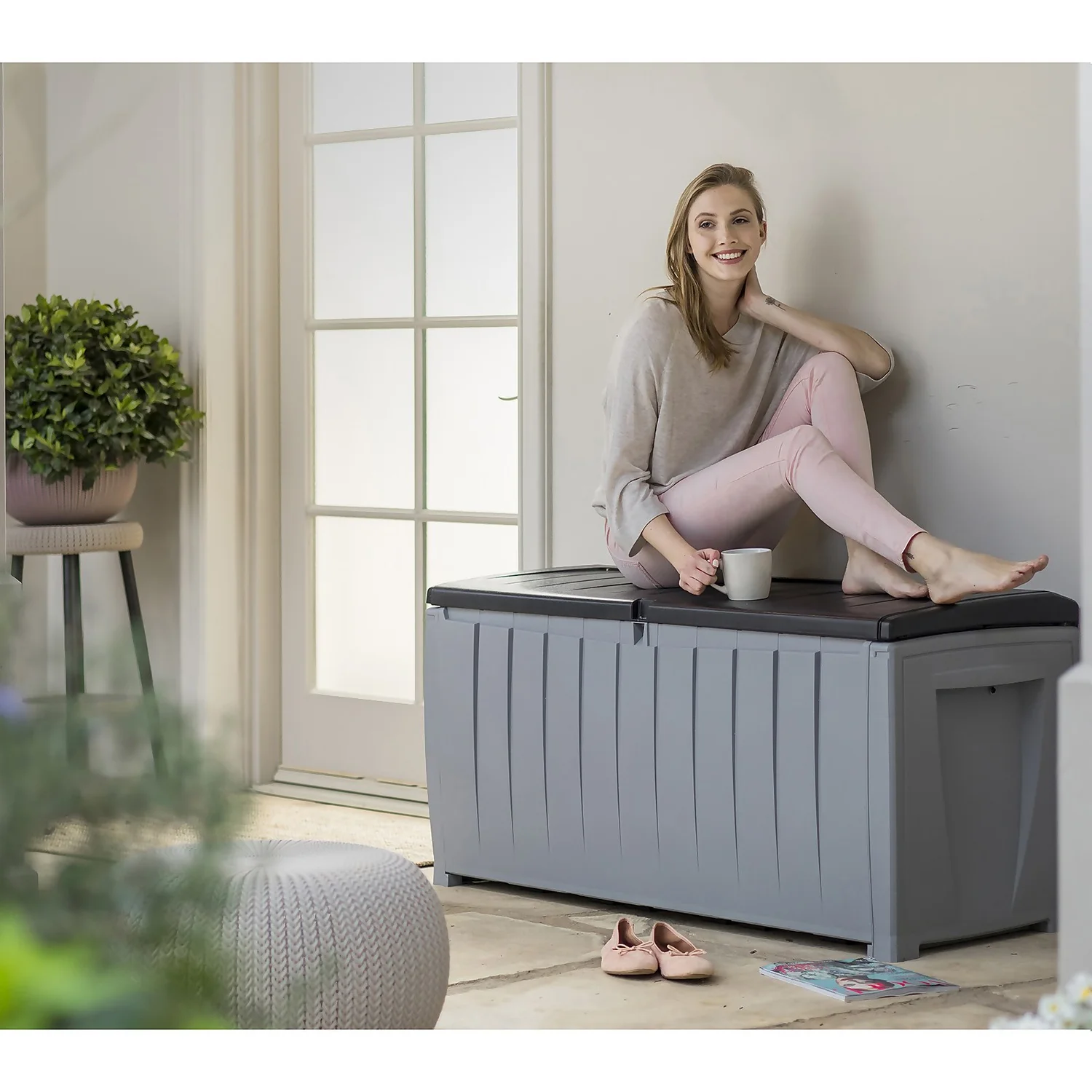 Keter Ace Outdoor Garden Storage Box 124 X 55 X 62.5 Cm - Grey And Black 4 Keter Ace Outdoor Garden Storage Box 124 X 55 X 62.5 Cm - Grey And Black - Image 4