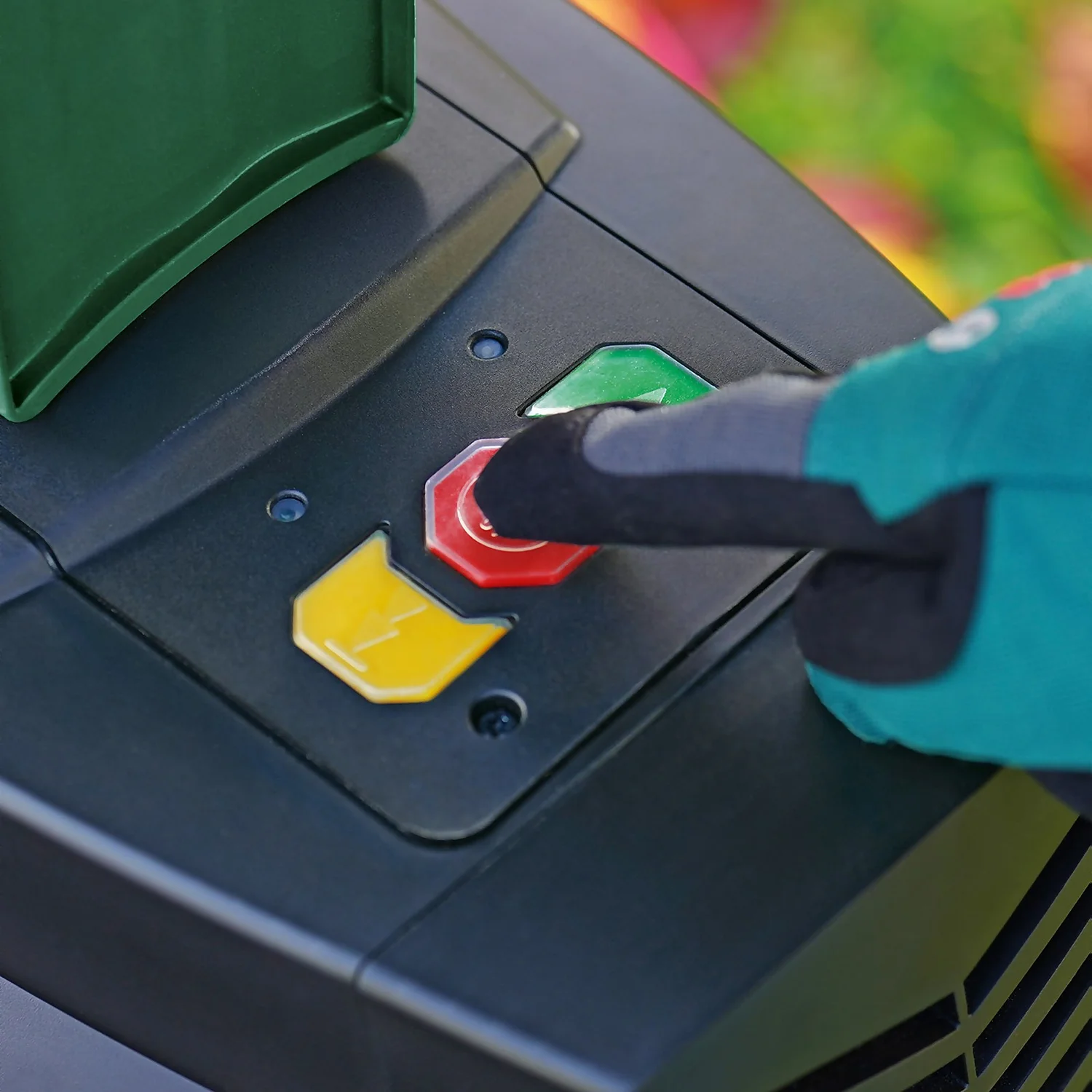 Bosch AXT 25 TC Garden Shredder 5 Bosch AXT 25 TC Garden Shredder - Image 5